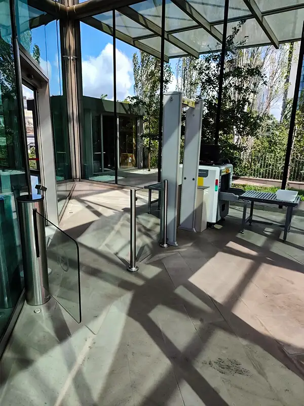 Güvenlik ve Giriş Kontrolü